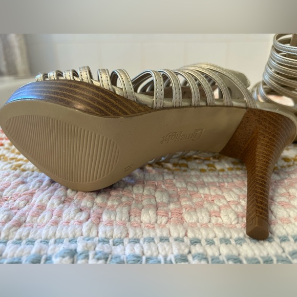LimeLight Women’s Golden Metallic Heels size 6.5 - Picture 13 of 14
